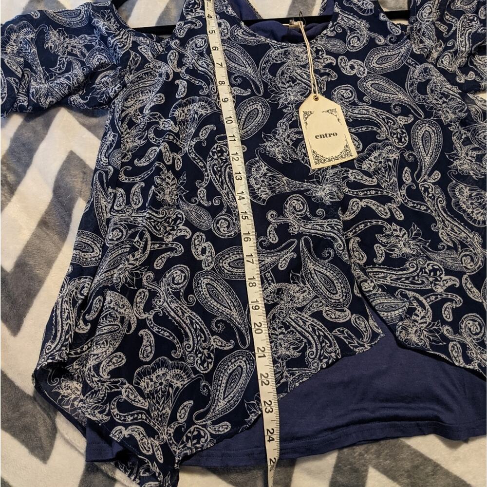 Entro Navy Paisley Cold Shoulder Bell Sleeve Boho Blouse NWT Size Medium - Picture 9 of 10